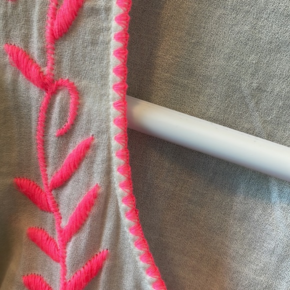 ✨BEAUTIFULLY EMBROIDERED LIGHTWEIGHT LADIES TOP - Picture 8 of 8